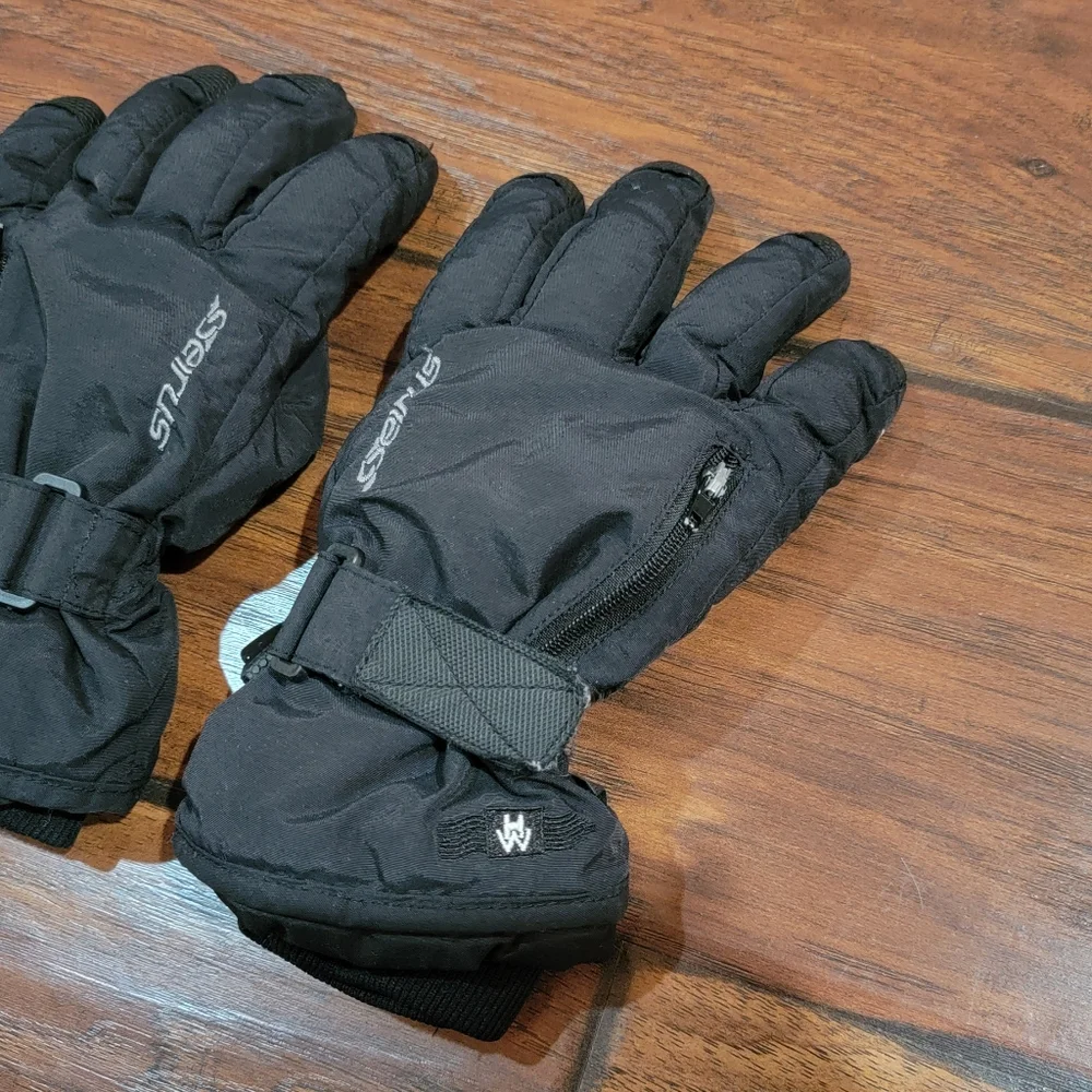 Serus gloves